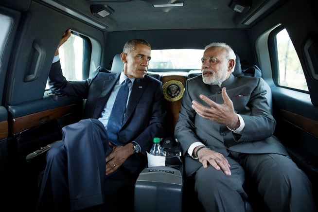 Barack_Obama_talks_with_Narendra_Modi